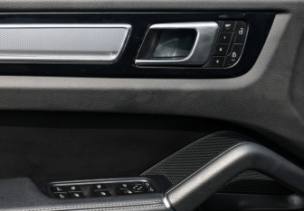 Подержанный автомобиль Porsche Cayenne 2022 года (20 фото)