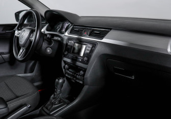 Подержанный автомобиль Skoda Rapid Liftback 2016 года (9 фото)