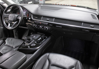 Подержанный автомобиль Audi Q7 2017 года (11 фото)