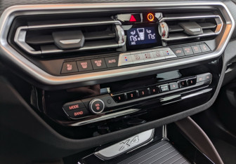 Подержанный автомобиль BMW X4 2023 года (5 фото)
