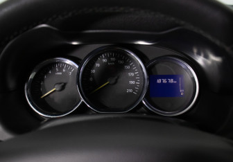 Подержанный автомобиль Renault Duster 2017 года (12 фото)