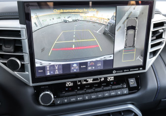 Подержанный автомобиль Toyota Sequoia 2022 года (19 фото)