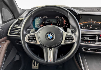 Подержанный автомобиль BMW X7 2021 года (22 фото)