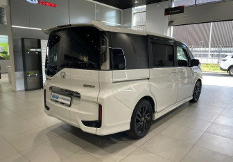 Подержанный автомобиль Honda Stepwgn 2019 года (4 фото)