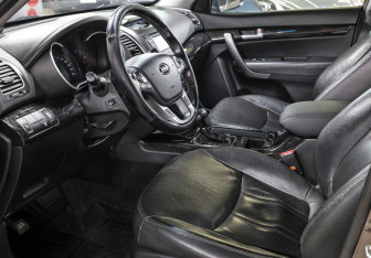 Подержанный автомобиль Kia Sorento 2017 года (16 фото)