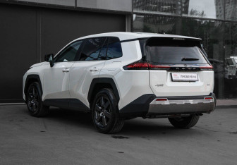 Подержанный автомобиль Toyota RAV4 2026 года (6 фото)