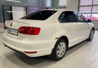 Подержанный автомобиль Volkswagen Jetta Sedan 2014 года (4 фото)