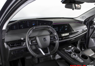 Подержанный автомобиль Changan UNI-K 2023 года (26 фото)