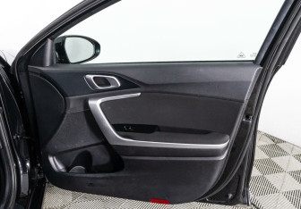 Подержанный автомобиль Kia Ceed Hatchback 2021 года (22 фото)