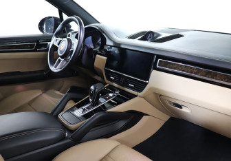 Подержанный автомобиль Porsche Cayenne 2018 года (9 фото)