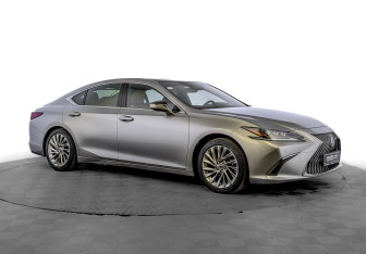 Подержанный автомобиль Lexus ES 2019 года (3 фото)