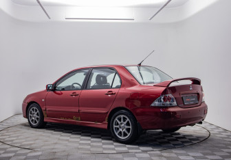 Подержанный автомобиль Mitsubishi Lancer Sedan 2004 года (7 фото)