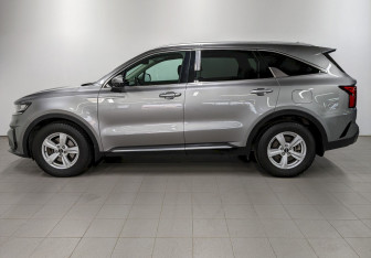 Подержанный автомобиль Kia Sorento 2021 года (8 фото)
