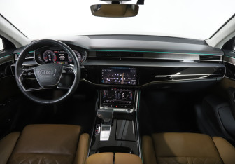 Подержанный автомобиль Audi A8 2019 года (12 фото)