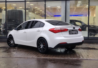 Подержанный автомобиль Kia Cerato Sedan 2014 года (6 фото)