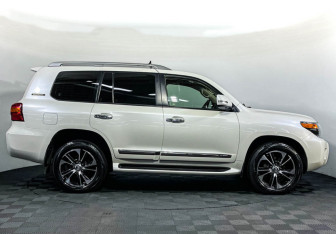 Подержанный автомобиль Toyota Land Cruiser Suv 2014 года (4 фото)