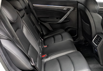 Подержанный автомобиль Geely Atlas Pro 2021 года (17 фото)