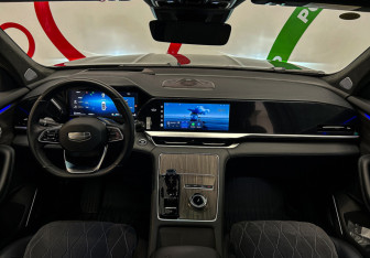Подержанный автомобиль Geely Monjaro 2025 года (10 фото)