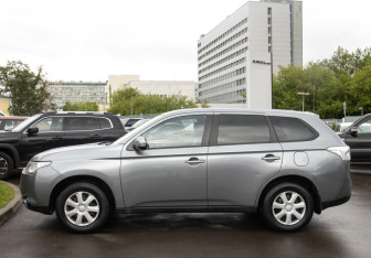 Подержанный автомобиль Mitsubishi Outlander 2013 года (6 фото)