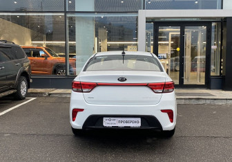 Подержанный автомобиль Kia Rio Sedan 2017 года (6 фото)