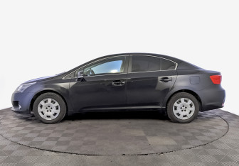 Подержанный автомобиль Toyota Avensis Sedan 2012 года (8 фото)