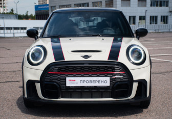 Подержанный автомобиль MINI Hatch 2021 года (2 фото)