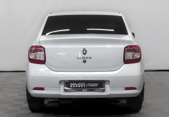 Подержанный автомобиль Renault Logan Sedan 2022 года (6 фото)