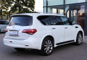 Подержанный автомобиль Infiniti QX56 2010 года (4 фото)