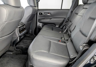 Подержанный автомобиль Toyota Land Cruiser Suv 2021 года (12 фото)