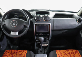 Подержанный автомобиль Renault Duster 2013 года (7 фото)