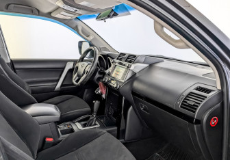 Подержанный автомобиль Toyota Land Cruiser Prado 2016 года (11 фото)