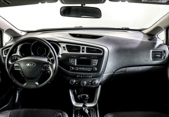 Подержанный автомобиль Kia Ceed Hatchback 2014 года (11 фото)