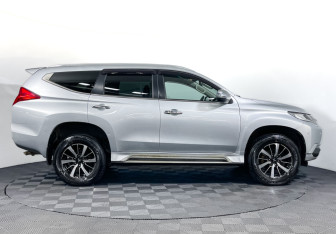 Подержанный автомобиль Mitsubishi Pajero Sport 2018 года (4 фото)