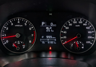 Подержанный автомобиль Kia Rio Hatchback 2021 года (15 фото)