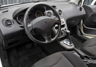 Подержанный автомобиль Peugeot 408 2012 года (5 фото)