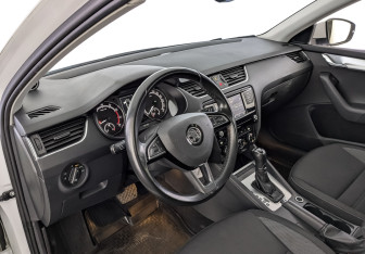 Подержанный автомобиль Skoda Octavia Liftback 2018 года (15 фото)