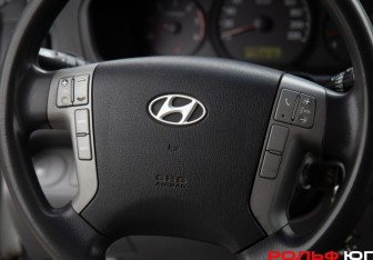 Подержанный автомобиль Hyundai Grand Starex 2008 года (13 фото)