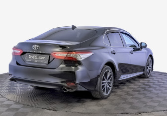 Подержанный автомобиль Toyota Camry Sedan 2022 года (5 фото)