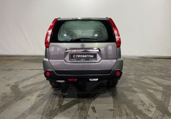 Подержанный автомобиль Nissan X-Trail 2013 года (6 фото)