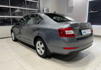 Подержанный автомобиль Skoda Octavia Liftback 2017 года (6 фото)