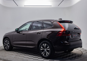 Подержанный автомобиль Volvo XC60 2021 года (3 фото)