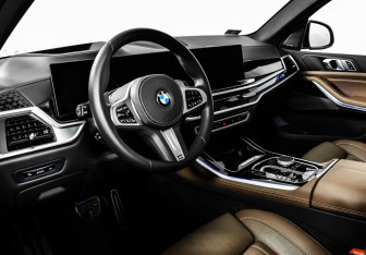 Подержанный автомобиль BMW X5 2024 года (13 фото)