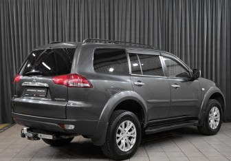 Подержанный автомобиль Mitsubishi Pajero Sport 2014 года (4 фото)