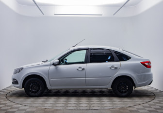 Подержанный автомобиль LADA (ВАЗ) Granta Liftback 2022 года (2 фото)