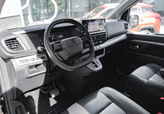 Новый Peugeot Traveller 2025 (3 фото)