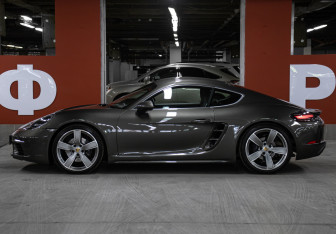 Подержанный автомобиль Porsche Cayman 2020 года (8 фото)