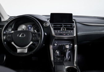 Подержанный автомобиль Lexus NX 2021 года (12 фото)