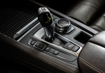 Подержанный автомобиль BMW X5 2014 года (14 фото)