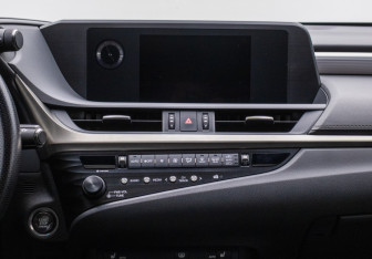 Подержанный автомобиль Lexus ES 2020 года (14 фото)