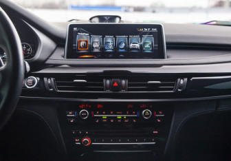 Подержанный автомобиль BMW X5 M 2016 года (18 фото)